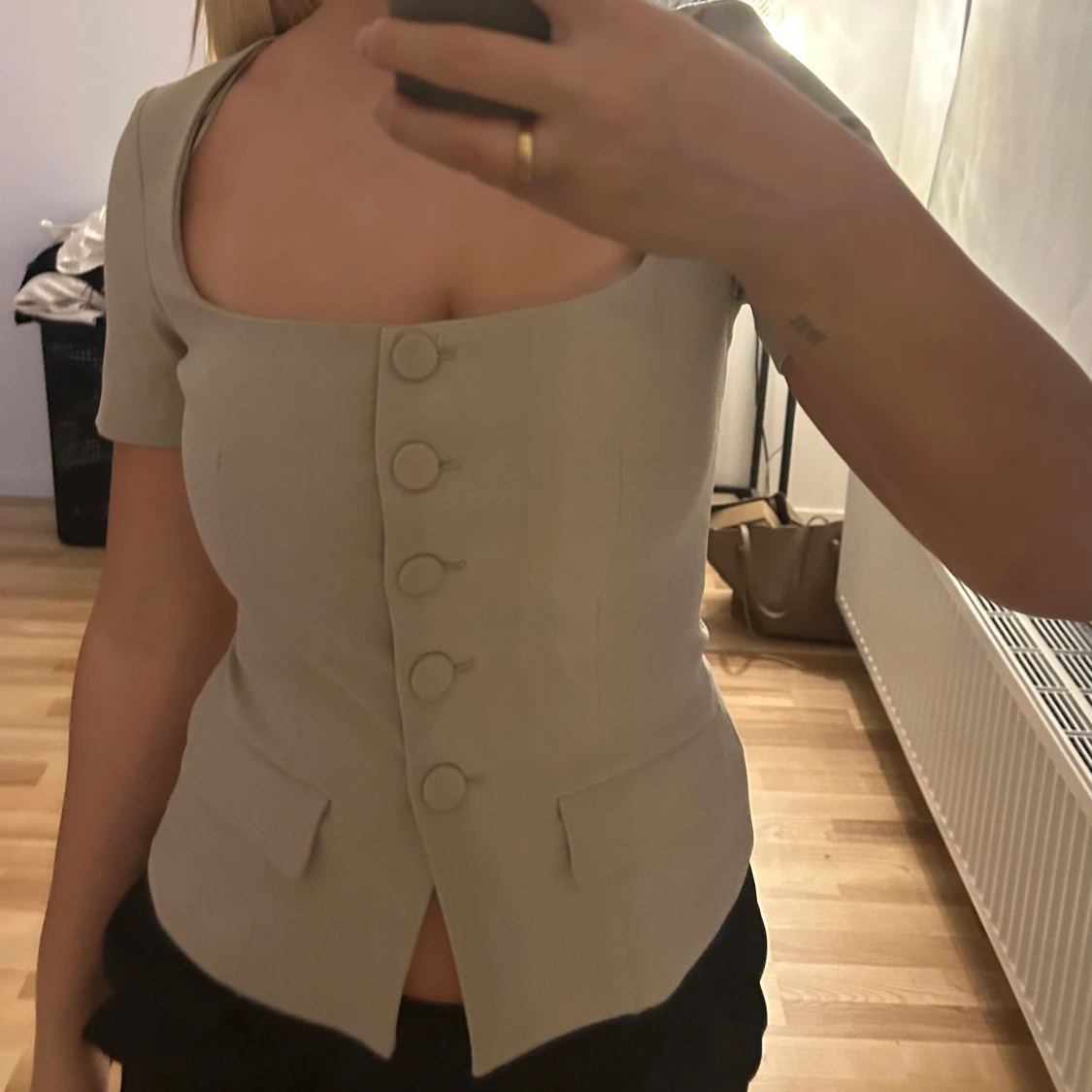 Beige korsett med knappar - 1