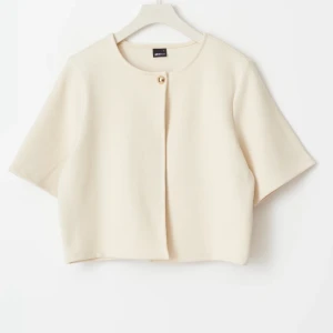 Beige bolero från gina - Super fin bolero från gina tricot. Endast använd en gång! 