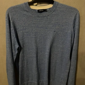 J lindeberg cotton tröja - En ljusblå färgad j lindeberg tröja som ny pris kostar 1200kr men jag säljer den för 450kr och den är i storlek s