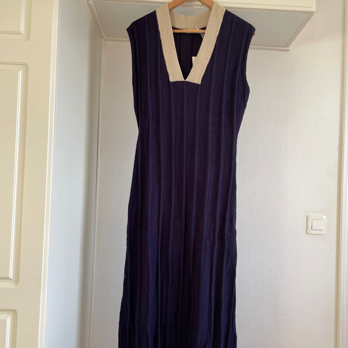 Mörkblå ärmlös klänning M oanvänd  - 4