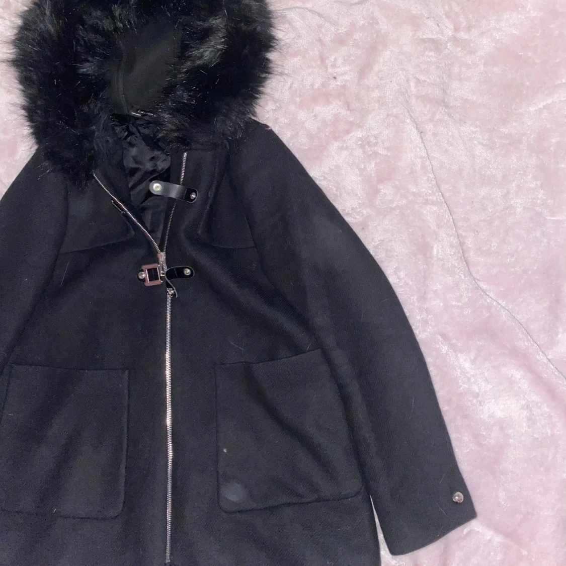 Svart kappa med fauxpäls - 2