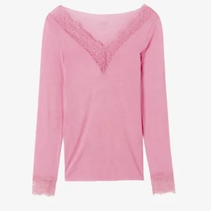 Rosa Intimissimi tröja - Tröjan har tidigare haft två st hål i armhålan men den är igensydda(bild 3) 💕 Tröjan är jättefin och i bra kvalitet. Lite noppror förekommer.