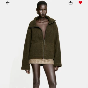 Teddyjacka - Säljer denna poplära teddyjackan från hm. Helt ny med prislapp och inte använd💗💗