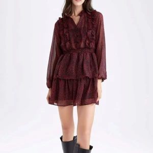 Klänning - Klänning från DeFactor! Fick ingen användning