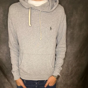 Ralph Lauren hoodie  -  // Ralph Lauren hoodie  | Storlek: S | Nypris runt 2000 kr | Kontakta för fler frågor eller funderingar // Deluxecloset