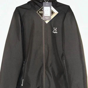Haglöfs: Chaos Gore-tex M skaljacka  - Helt Ny. Köptes för 3000kr i butik. Kom aldrig till användning så jag säljer den här istället då kvittot har gått ut :)