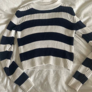 Stickad tröja Lager 157 - Stickad tröja från lager 157 i storlek s. Använd fåtal gånger.