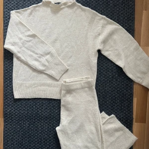 Set - Tröja - strl S  Byxor - strl M 