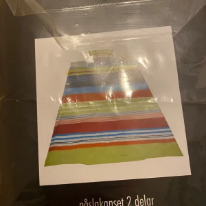 Påslakanset x 2 - Det ena är använt och skicket därefter. Det andra är nytt och oöppnat. 
