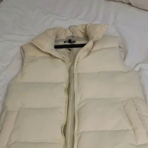 Väst - Missguided  - Väst från missguided. Knappt använd. 