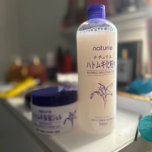 Hatomugi - Jag säljer dessa två för 150 tillsammans. Krämen är knappt använd. Testade på händerna en gång endast samt conditionern ser ni i princip hur mycket som har använts! 