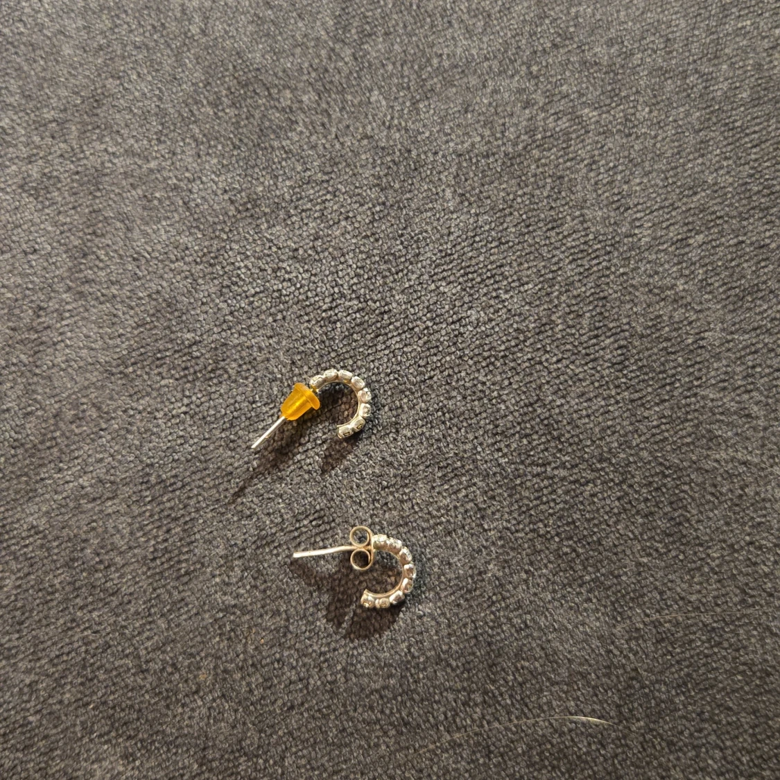 Glittriga örhängen i silver - 90