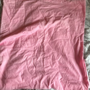 Rosa lakarn och rosa xL t skirt   - Rosa t skirt xL  och rosa lakarn