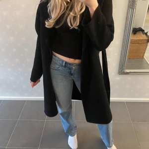 Kappa - Säljer denna fina kappan ifrån zara, säljer då det inte riktigt är min stil☺️