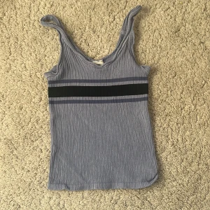 Urban outfitters linne  - Så nice kvalitets linne!! Materialet är väldigt tjockt och köpt på Urban outfitters för 350kr för några år sedan!!