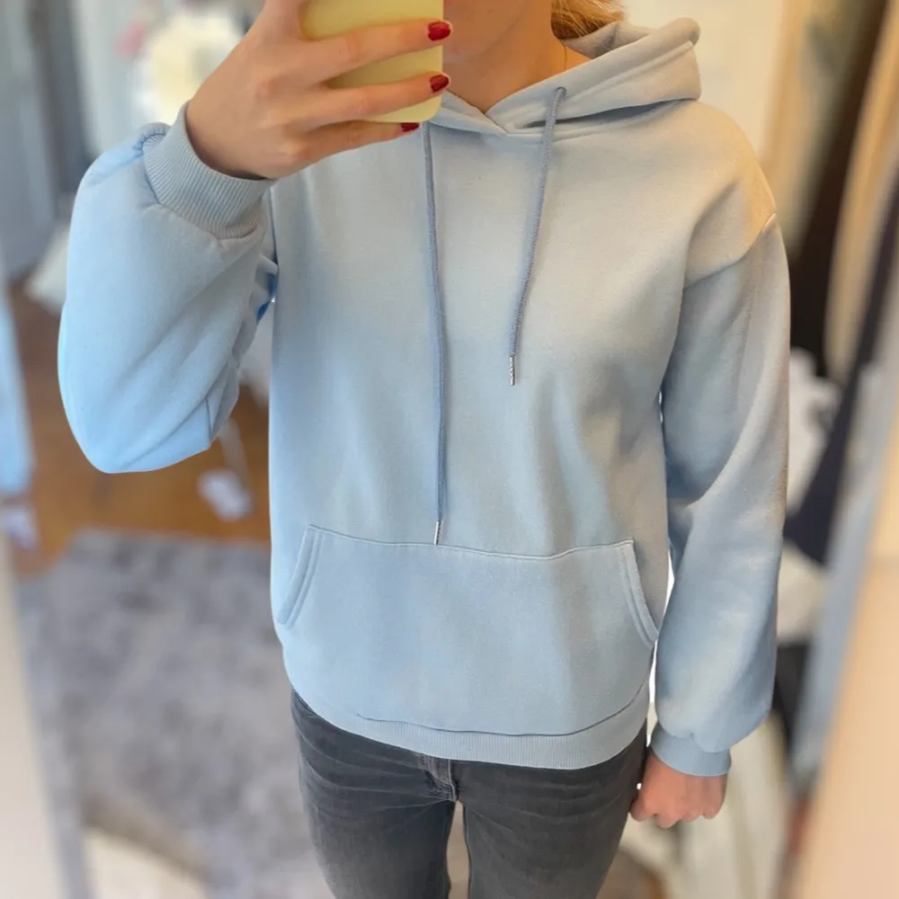 Nu säljs denna jätte sköna Hoodie!!🥰 Helt ny och aldrig använd!❤️. Hoodies.