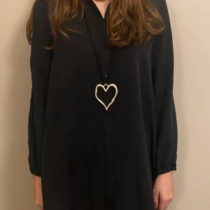 Marin blå klänning - Kort långärmad klänning