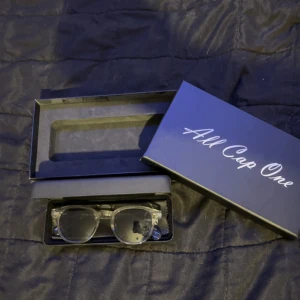 All cap one solglasögon - Köpt från deras hemsida för ungefär 1 år sedan, använda ett fåtal gånger!