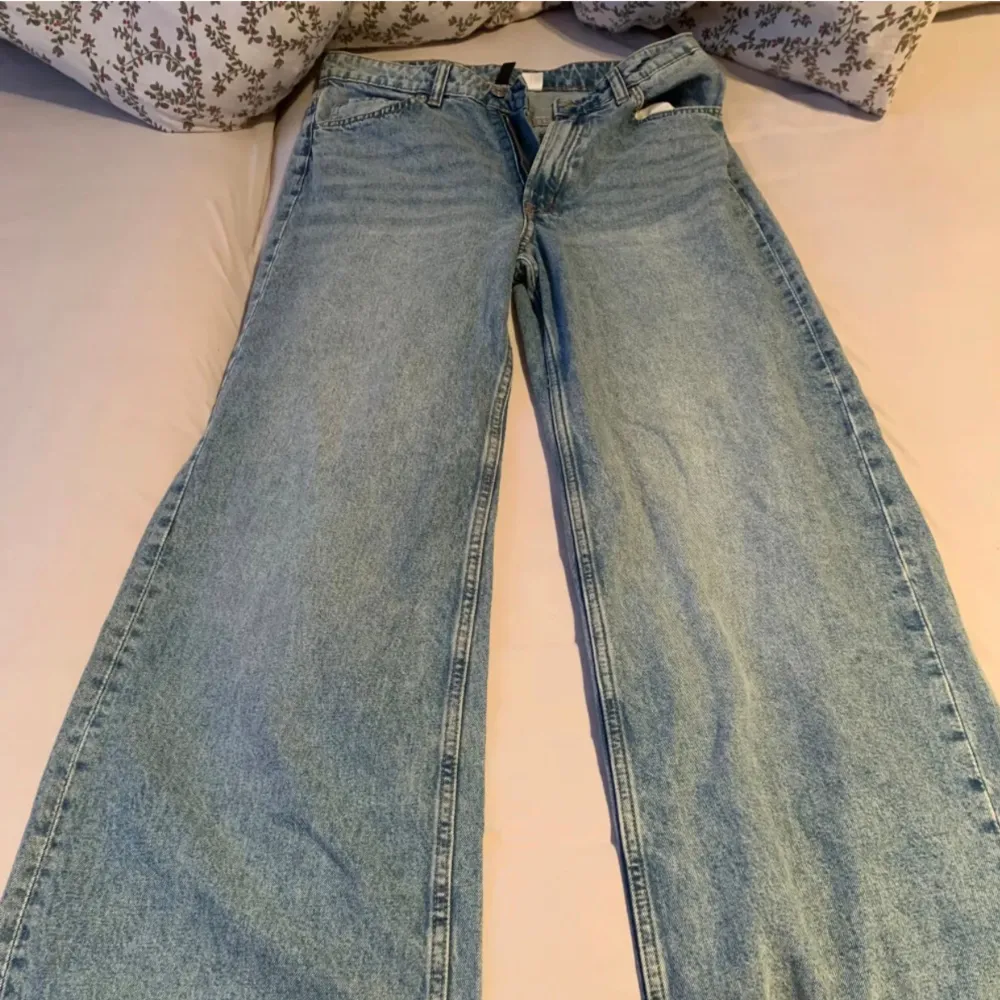 Jeans som är använt 1-2 gånger . Jeans & Byxor.