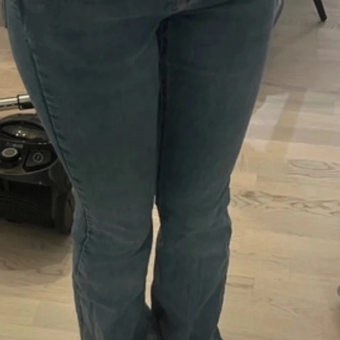 Blå jeans med bootcut