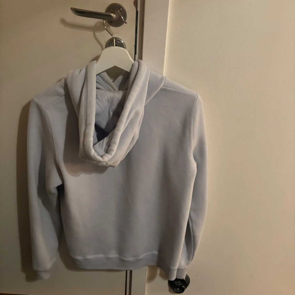 Vit hoodie från Hollister - 90