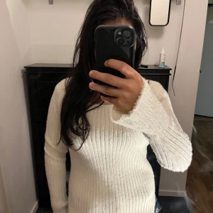 Vit stickad tröja - Stickad tröja