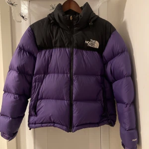 The north face jacka  - The north face dam vinterjacka i storlek M. Köpte en annan jacka därför säljer denna! Pris kan diskuteras 😊