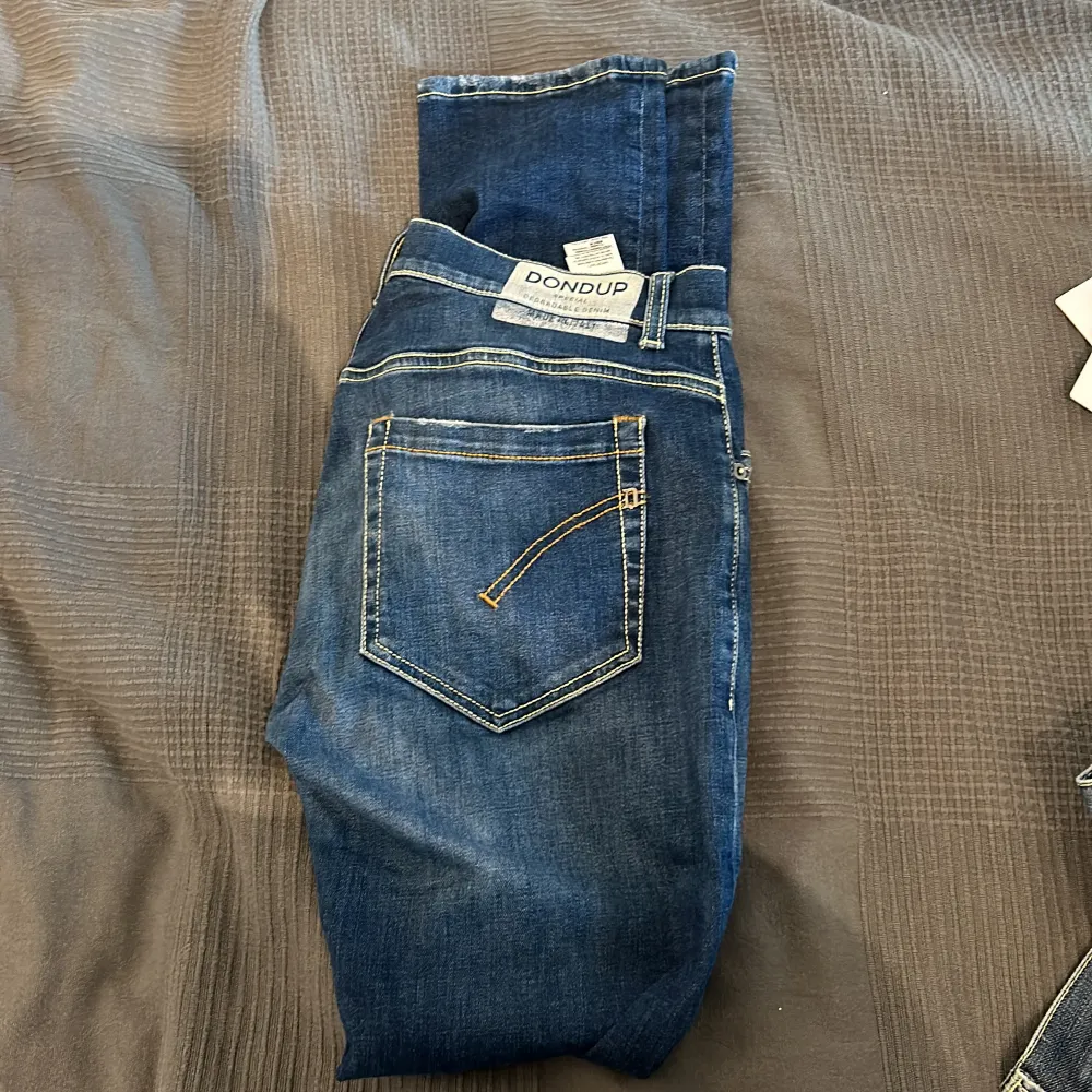 Säljer dessa feta dondup George jeans. 10/10 skick, nypris: 3500 mitt pris: 1000. Helt nya, skriv vid minsta fundering!. Jeans & Byxor.