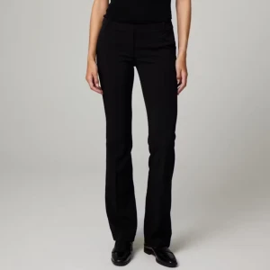 kostymbyxor 38 - Kostymbyxor med låg midja från bikbok, har aldrig använt själv men köpte sekund hand💗 har även en slits längst ner på benet ( den gamla modellen) liten i storleken