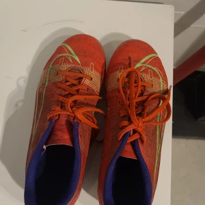 Nike mercurial storlek 34 - Bra skick Storlek 34 Fast pris 