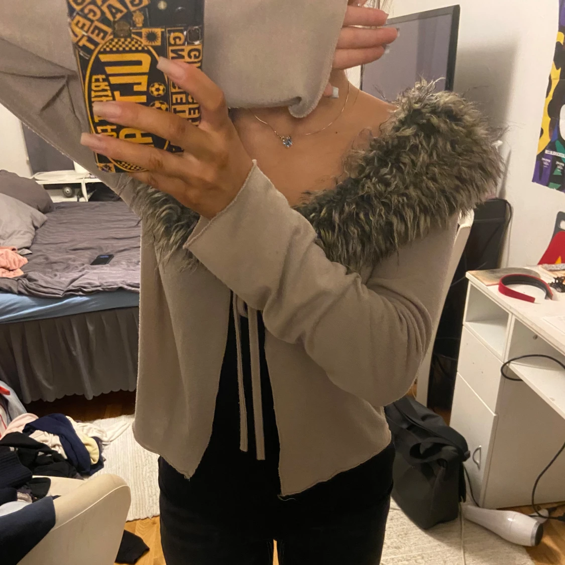 Beige päls kofta. - 90