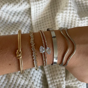 Säljer armband😻 - 35kr / st från blandade märken🥰