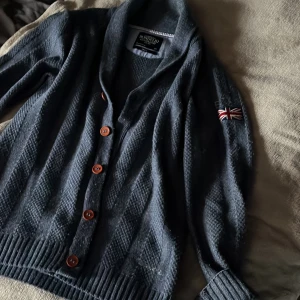 Stickad tröja bondelid - Riktigt snygg kofta från Bondelid i storlek S. Mycket fint skick.