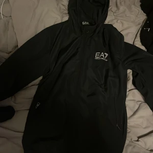 Ea7 jacka  - Storlek M 