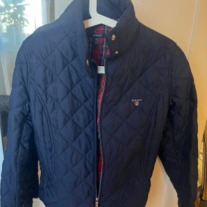 Gant jacka  - Gant jacka storlek M passar S. absolut Inga fel på den. 