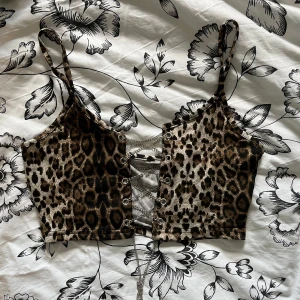 Leopard topp - Leopard topp ”snörad” med kedja💞 Använd fåtal gånger 