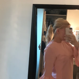 Rosa sthlm tröja - Helt ny köpt aldrig använd  Rosa och storlek S