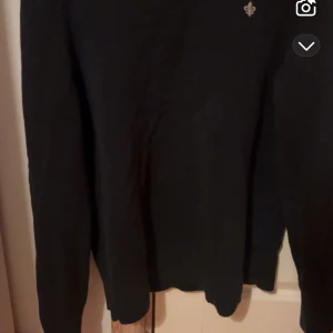 Morris stickad tröja  - Skick 9/10 storlek s mörk blå