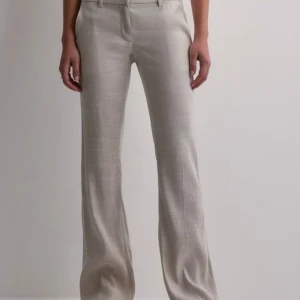 Nelly lågmidjade linnebyxor - Endast provade så i ny skick