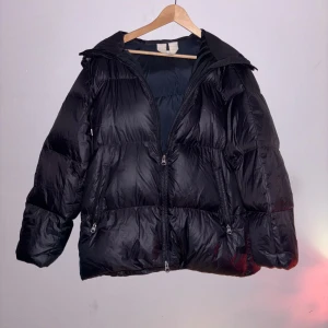 Oversized puffen jacket från arket - Super varm, världens härligaste vinterjacka. 