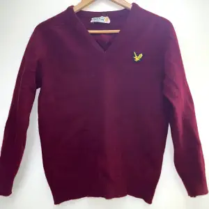 Varm ull tröja från Lyle & Scott perfekt för vintern 