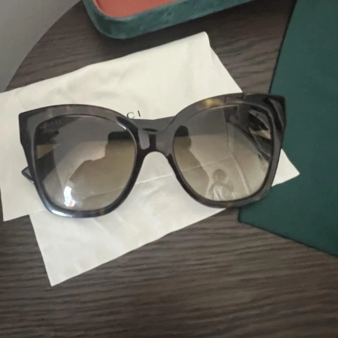 Gucci solglasögon  - 90