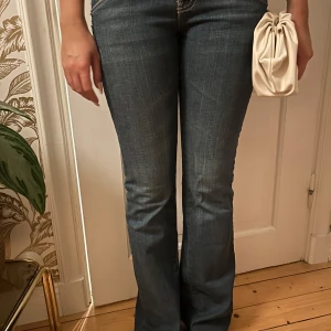 Low Waist jeans  - Hej, intressekoll på mina ichi jeans, köpta för 800kr, fint skick och knappt använda skriv för fler frågor💕💕 Pris kan diskuteras, jag kan ta minst 450kr för de💕💕