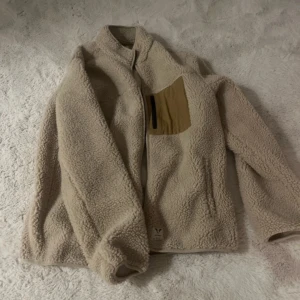 teddyfleece - teddyfleece i nyskick!! sitter lite oversized 🩷