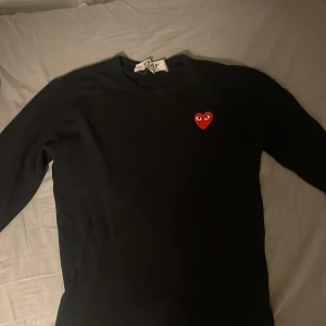 COMME des GARCONS - Fet stickad cdg long sleeve 