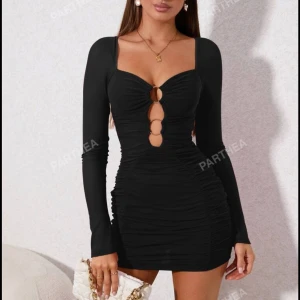 Klänning - Säljer helt oanvänd klänning storlek s