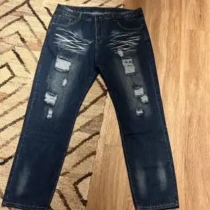 Slittat,hål denim jeans mörk blå ingen märke