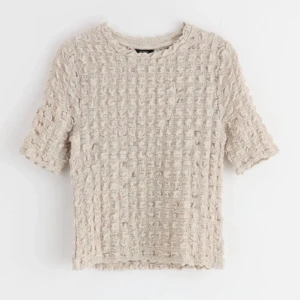 Beige tröja  - Säljer min beige topp från Lindex då den inte kommer till användning längre. Helt slutsåld på hemsidan💕