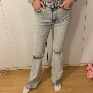 Jeans  - Jeans från bikbok, storlek M 💗
