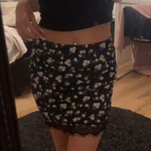 Kjol - En helt oanvänd kjol ifrån Shein, den föll mig inte i smaken. Liten i storleken. 